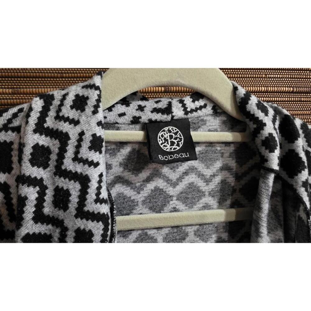 Bobeau Women's Black and White Geometric Pattern Cardigan Size 1X - Picture 2 of 7